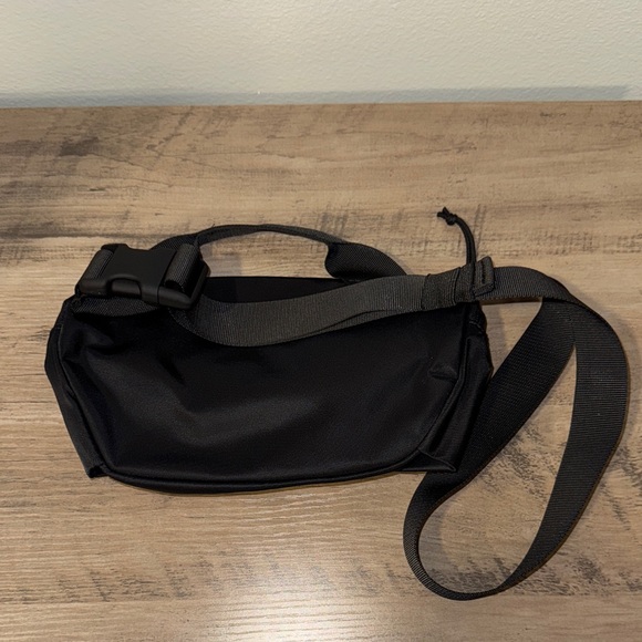 Lululemon Athletica Black Travel Belt Bag - Picture 7 of 12